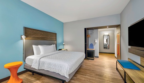 Room, 1 King Bed, Accessible (Hearing)