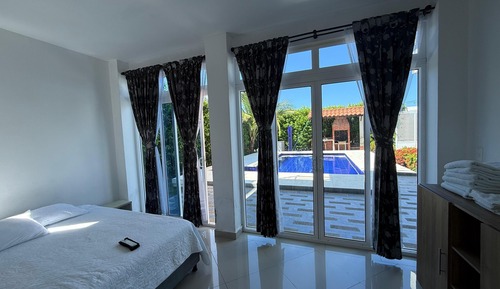 House, 4 Bedrooms, Accessible, Smoking