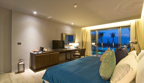 Horizon Pool Access Room King Bed