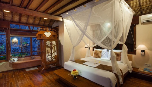 Bungalow, Beachfront