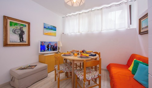 Family Apartment, 2 Bedrooms (Casa Angerin 1 - 100m from sea)