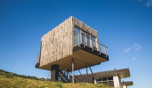 Cottage on stilts sleeps 2 (one bedroom)