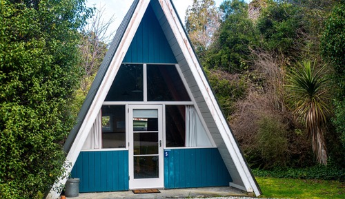 Economy Cabin with Private Kitchenette and Communal Bathroom