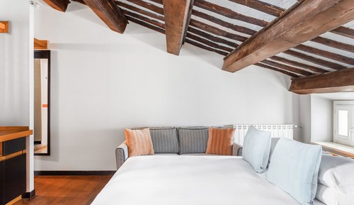 Large Studio, Kitchenette, Balcon