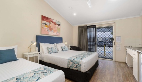 Deluxe Room, Multiple Beds, Non Smoking, Kitchenette