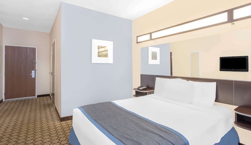 Standard Room, 1 Queen Bed