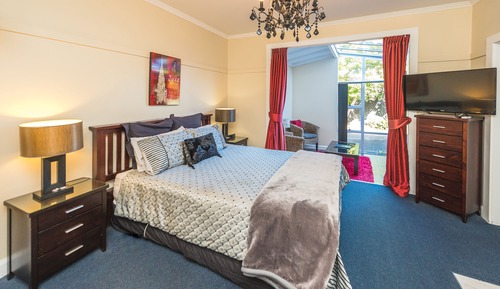 Standard Studio, 1 King Bed
