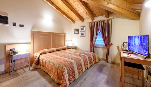Superior Double Room, Private Bathroom (Elevator)
