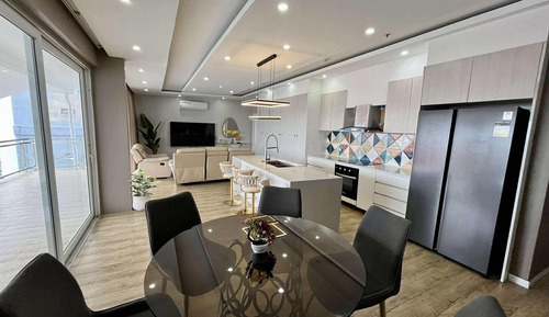 Luxury Penthouse, Bay View