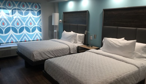 Room, 2 Queen Beds, Accessible (Roll-In Shower)