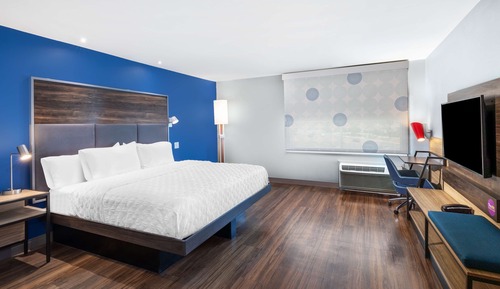 Room, 1 King Bed, Accessible (Roll-In Shower)
