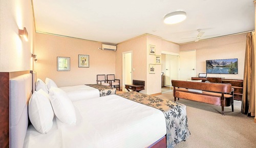 Hillview Spa Suite with Two Queen Beds