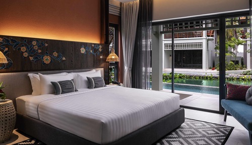 Deluxe Room, 1 King Bed, Pool Access
