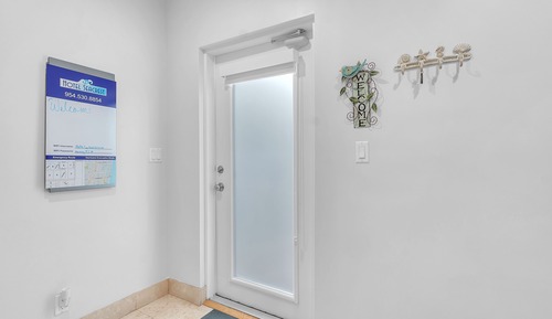 1 - Deluxe King Suite w/Full Size Couch