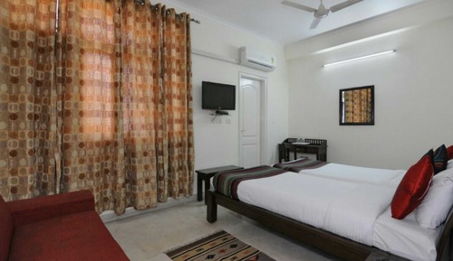 Basic Double Room, 2 Twin Beds, Smoking