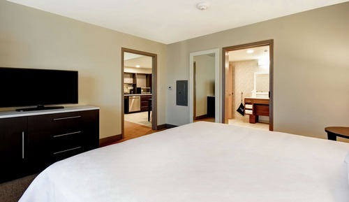 Suite, 1 King Bed, Accessible (Mobility & Hearing, Roll-in Shower)