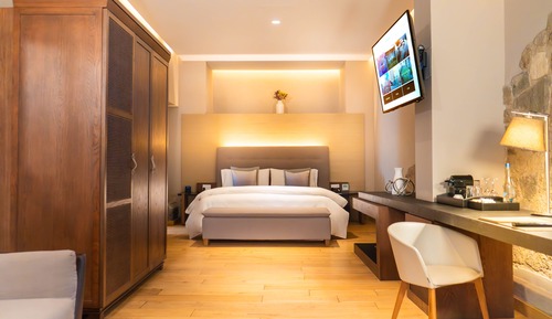 Deluxe Room, 1 King Bed, Courtyard View (Suite Deluxe)