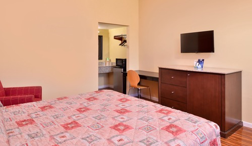 Room, 1 King Bed, Smoking