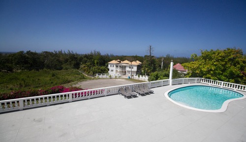 Family Villa, Multiple Bedrooms, Pool Access, Sea Facing