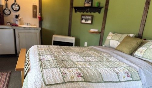 Six Shooter Yurt - Shared Restrooms Nearby for Your Convenience