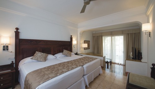 Junior Suite, Partial Ocean View (C)