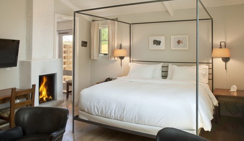 Deluxe Room, 1 King Bed, Patio