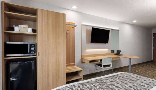 Studio Suite, 1 Queen Bed, Accessible, Non Smoking (Mobility/Hearing Impaired)