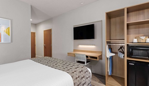 Room, 1 Queen Bed, Accessible, Non Smoking (Mobility/Hearing/Tub w/Grab Bars)