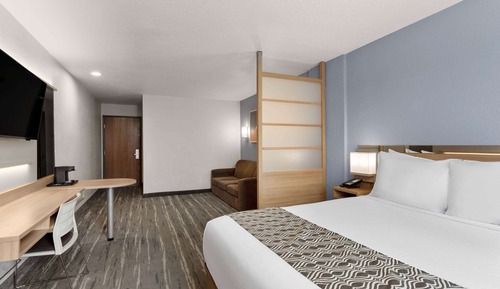 Studio Suite, 1 Queen Bed, Non Smoking