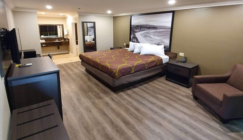 Deluxe Studio Suite, 1 King Bed, Non Smoking