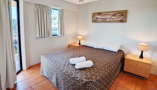 2 Bedrooms 2 Queen Beds Apartment 