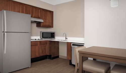 Suite, 2 Bedrooms, Non Smoking (Mobility/Hearing Access, Roll-in Shwr)