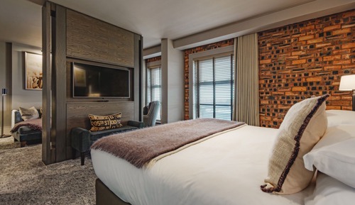 Deluxe Suite
