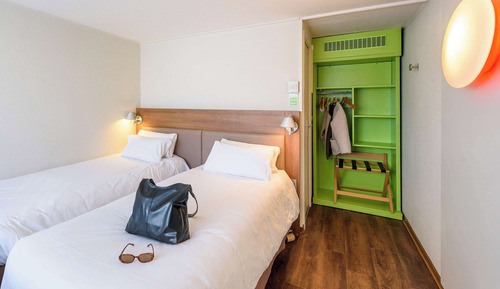 Next Generation, Room, 2 Twin Beds