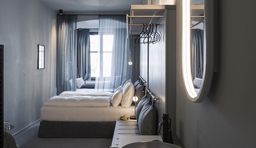 Medium Double Room (Golden Roof View)