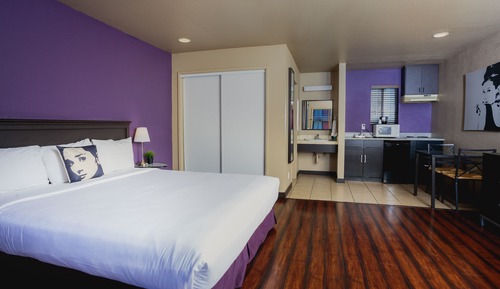 Studio, 1 King Bed, Kitchenette