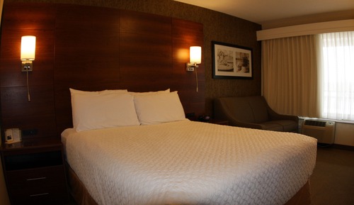 Standard Room, 1 Queen Bed, Patio or Balcony, Lake View