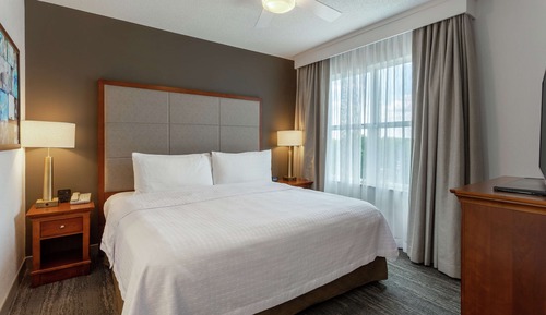 Two Bedroom Two Bathroom Suite, 1 King Bed and 2 Queen Beds