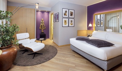 Suite, 1 King Bed, Non Smoking (Living Room)