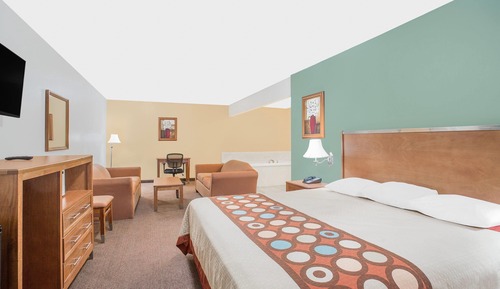 Suite, 1 King Bed, Hot Tub