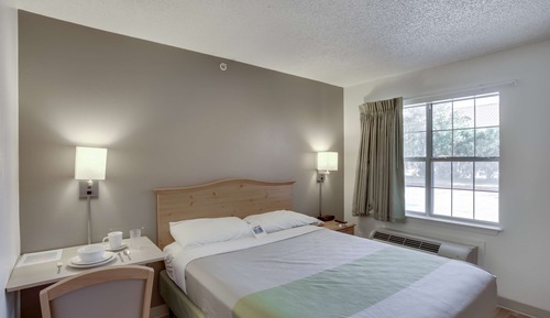 Standard Room, 1 Queen Bed, Smoking, Refrigerator & Microwave