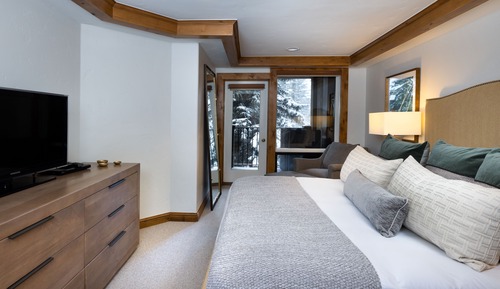 Two Bedroom Slopeside Condo (No Pets)