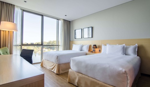 Room, 2 Queen Beds, Lake View