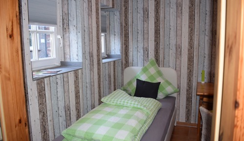 Economy Twin Room (TV)