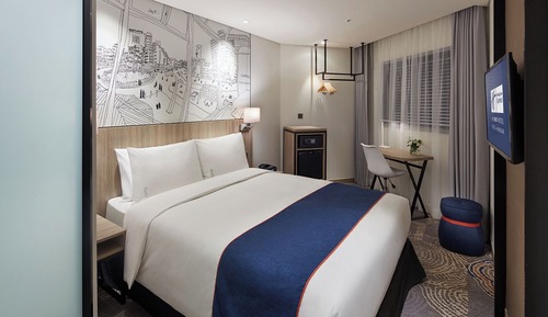Standard Room, 1 King Bed (Free Breakfast)