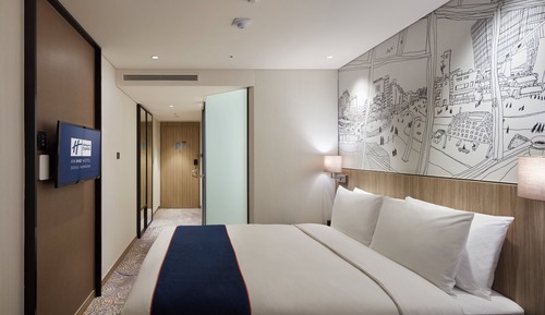 Standard Room, 1 Queen Bed (Inner Room with Free Breakfast)