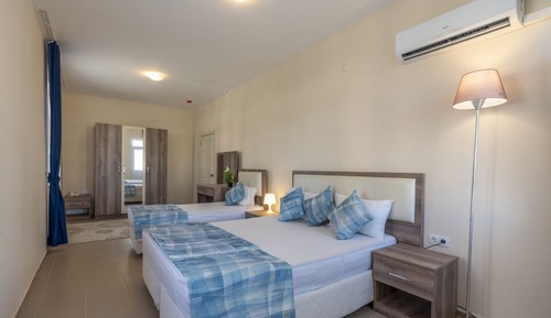 Dort Kisilik Kose Suit