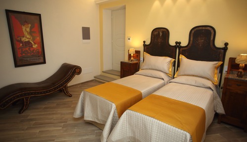 Family Room, Connecting Rooms