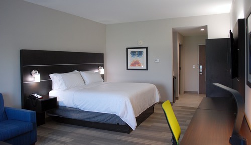Standard Room, 1 King Bed, Accessible (Mobility, Roll-In Shower)