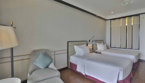 Deluxe Twin Bed - VinWonders Park Access